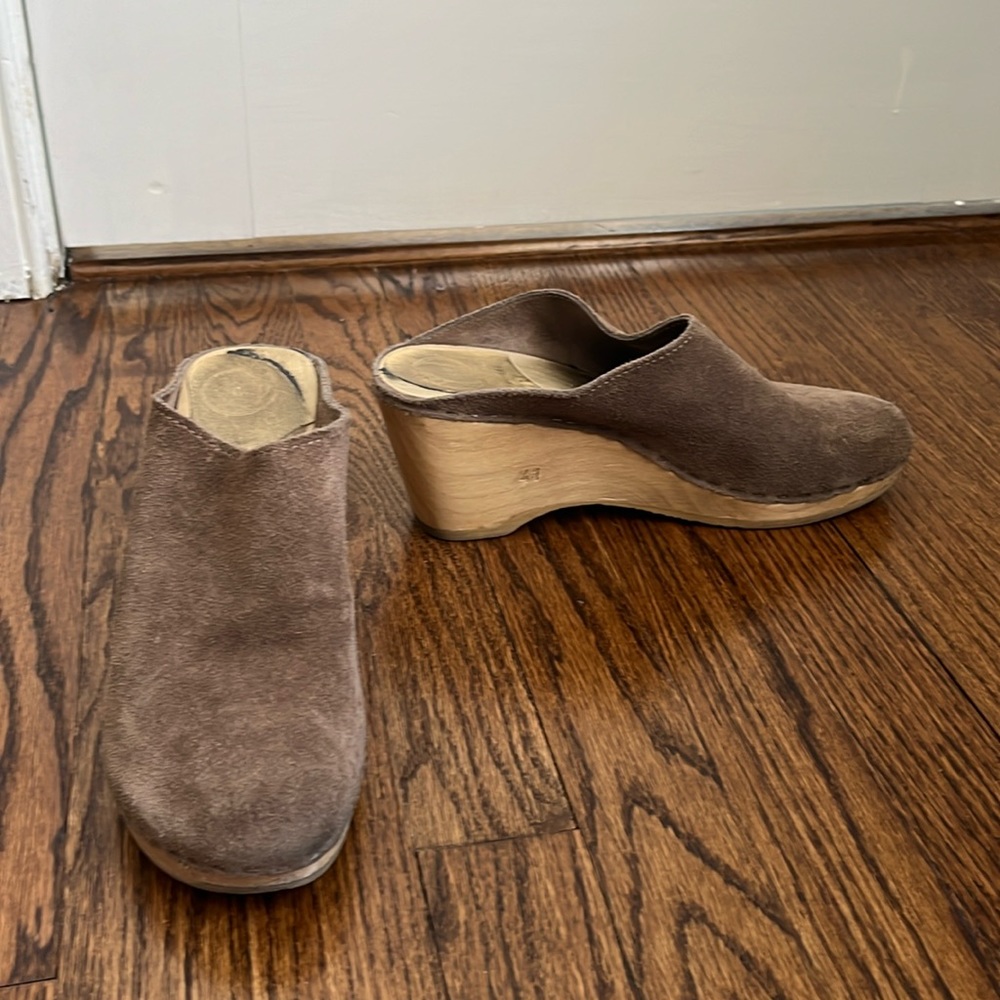 No 6 clogs